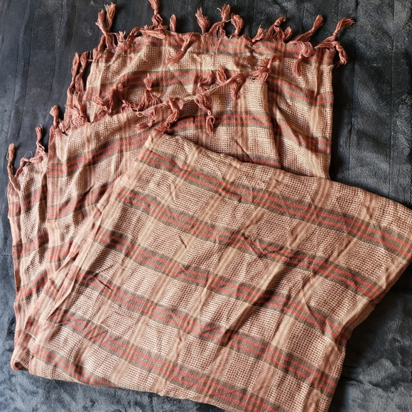 Geoffrey Beene Red and Gray Scarf - Picture 4 of 4